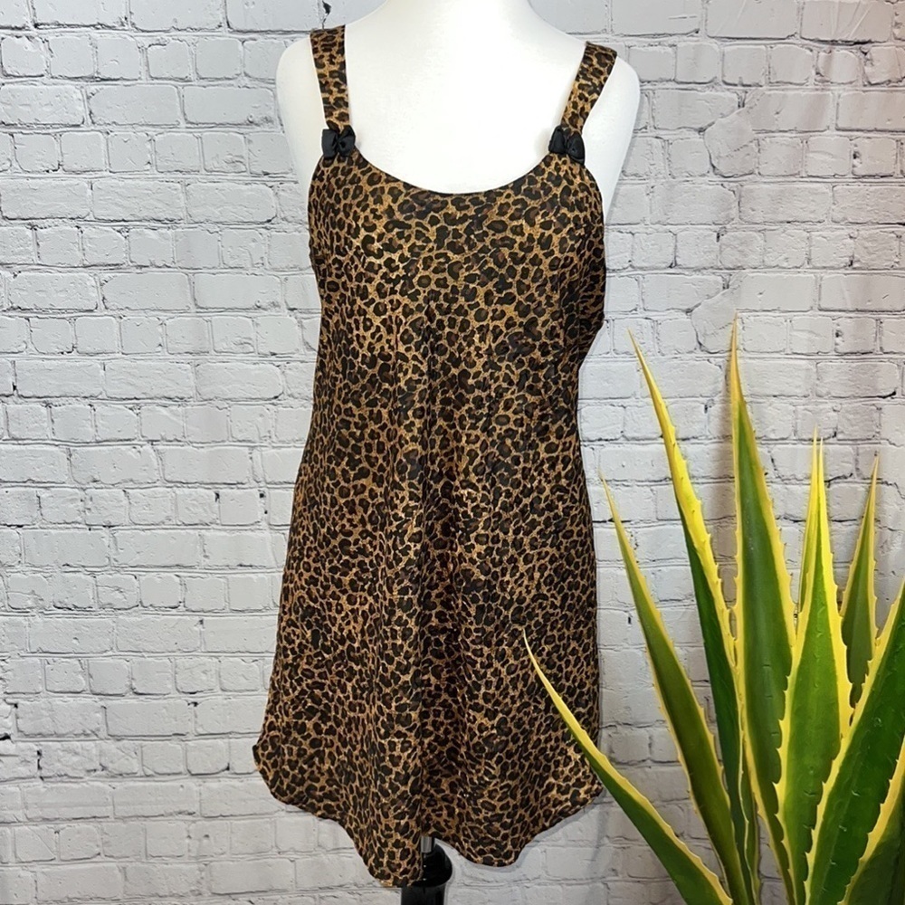 ADORABLE Silky Leopard Slip W/Bow Details, Size M